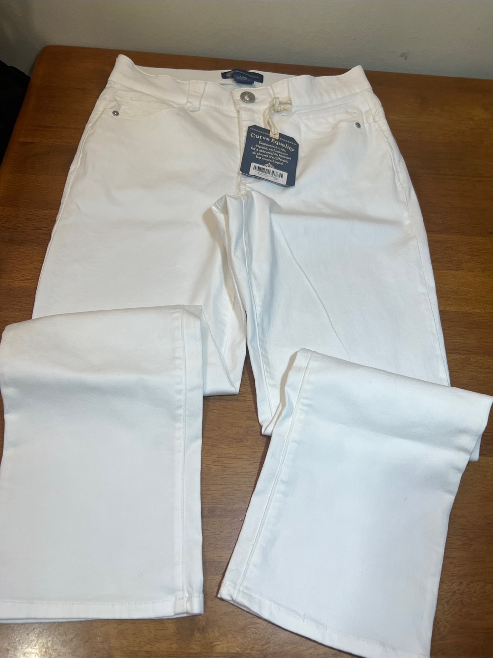 Democracy White straight leg Jeans Size 10P nwt